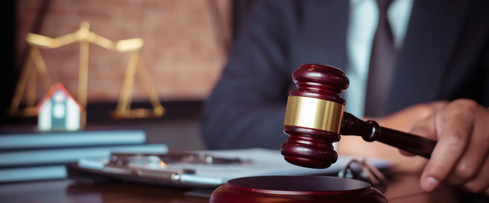 ABOGADOS ESPECIALISTAS EN DERECHO INMOBILIARIO EN SANTIAGO Y VALPARAÍSO
